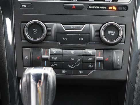 Used 2018 Ford Explorer XLT w/ Equipment Group 202A image 22