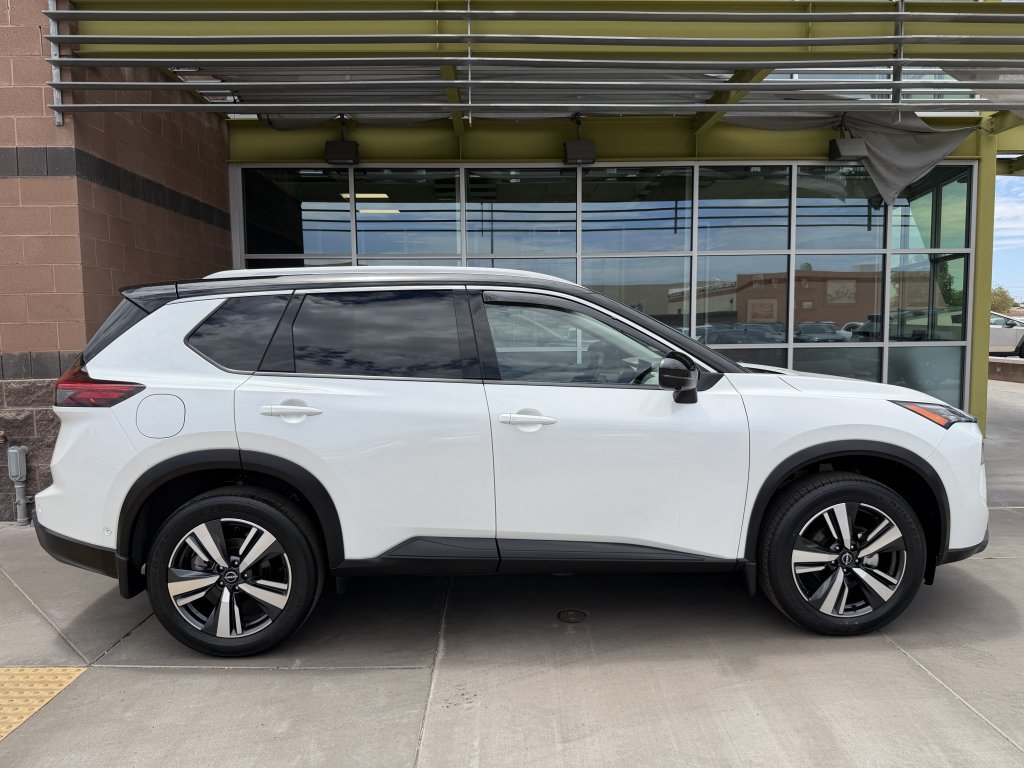 Used 2024 Nissan Rogue SL w/ SL Premium Package AWD/4WD image 9