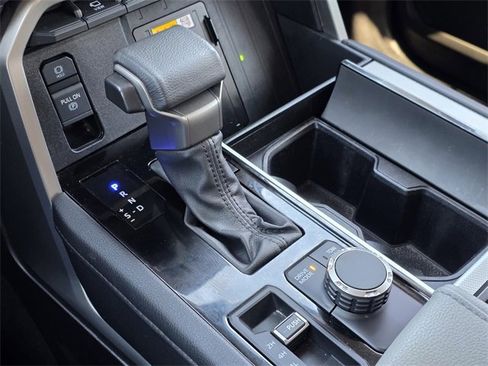 Used 2024 Toyota Sequoia Limited image 17