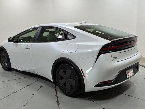 Certified 2025 Toyota Prius LE image 7