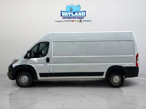 Used 2024 RAM ProMaster 2500 w/ Convenience Group FWD image 2