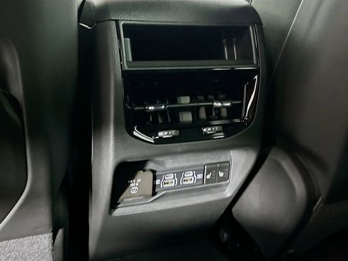 Certified 2025 Jeep Grand Cherokee Overland w/ Luxury Tech Group IV image 38