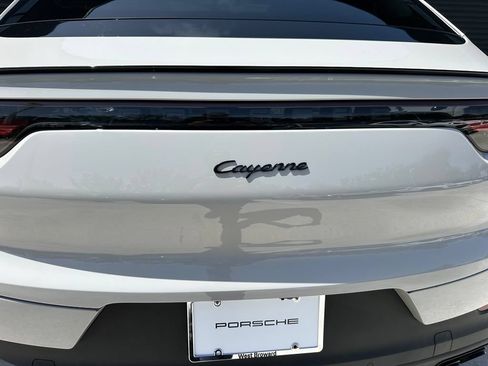 Certified 2023 Porsche Cayenne Platinum Edition AWD/4WD image 14