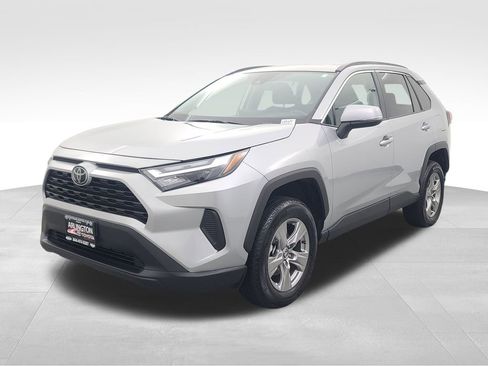 Used 2025 Toyota RAV4 XLE image 9