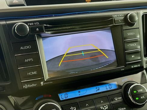 Used 2018 Toyota RAV4 XLE AWD/4WD image 40