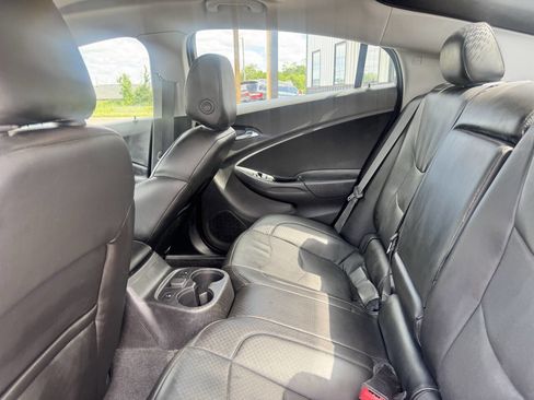 Used 2018 Chevrolet Volt Premier w/ Driver Confidence Package FWD image 16