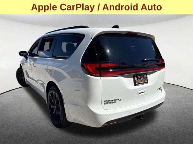 Used 2025 Chrysler Pacifica Limited w/ Trailer Tow Group AWD/4WD image 10