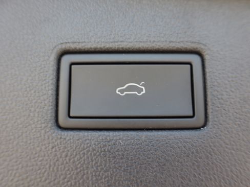 Used 2024 Volkswagen Tiguan Wolfsburg Edition image 29