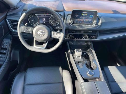 Used 2023 Nissan Rogue SV w/ SV Premium B Package image 13