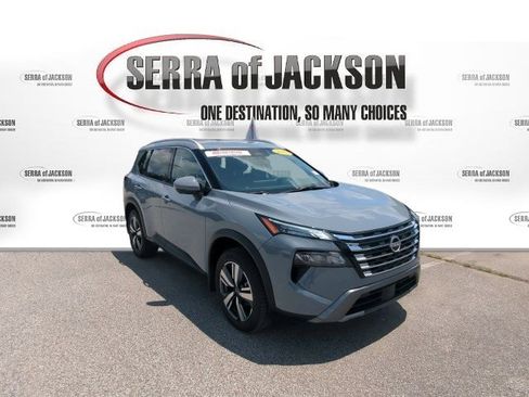Used 2025 Nissan Rogue SL AWD/4WD image 2
