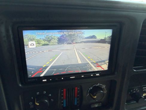 Used 2006 Chevrolet Silverado 2500 LT w/ Heavy-Duty Power Package RWD image 24