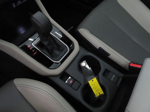 Used 2025 Subaru Forester Limited image 18