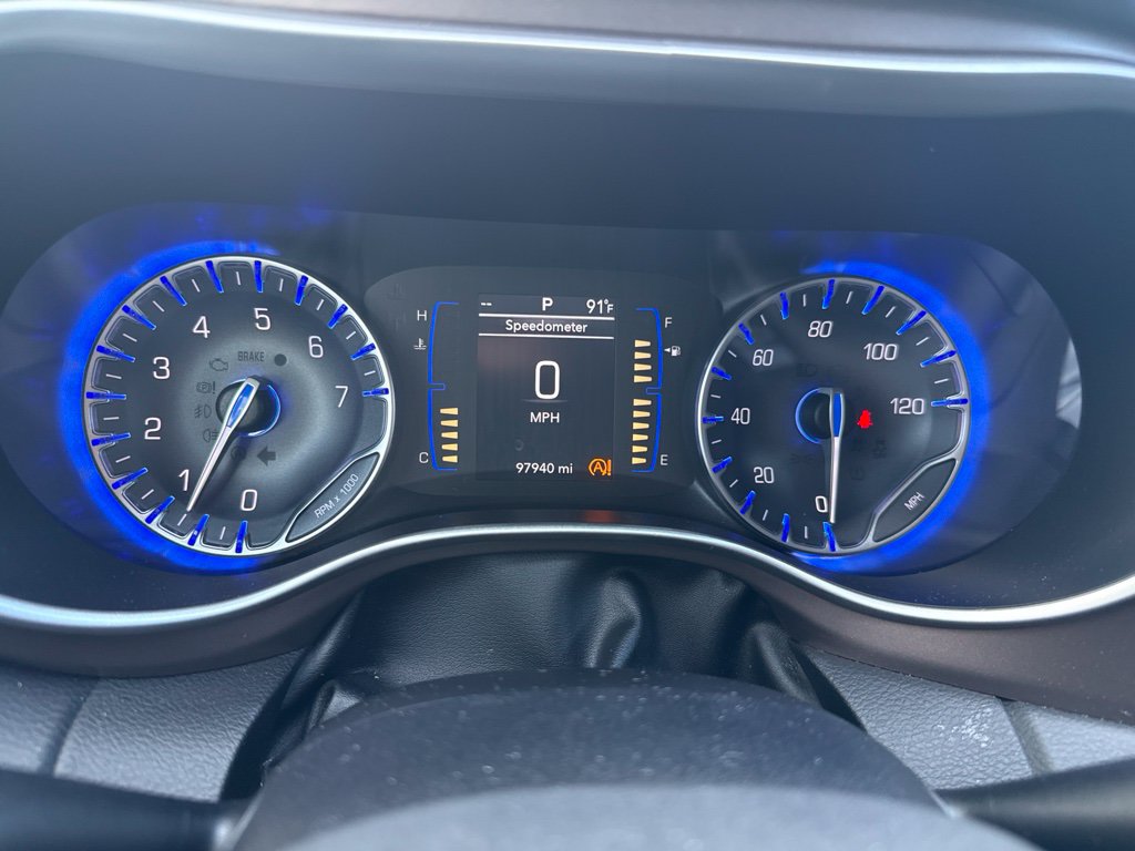 Used 2018 Chrysler Pacifica Touring Plus w/ Tire & Wheel Group FWD image 2