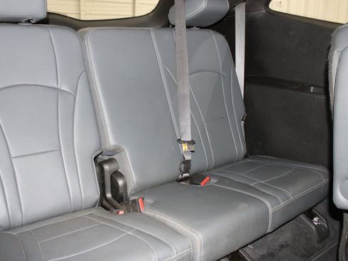 Used 2023 Buick Enclave Essence image 29