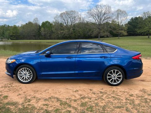 Used 2017 Ford Fusion SE w/ Fusion SE Technology Package image 5
