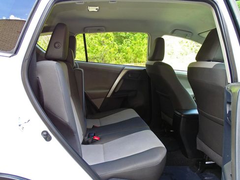 Used 2013 Toyota RAV4 LE image 15