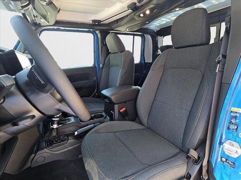 New 2025 Jeep Gladiator Sport image 4