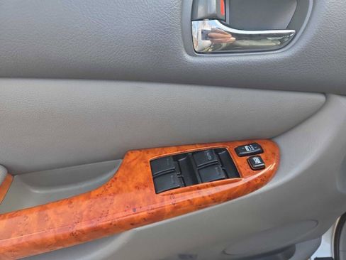 Used 2007 Toyota Sienna XLE image 17