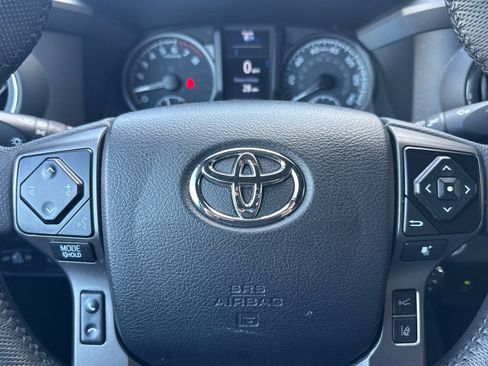 Used 2021 Toyota Tacoma TRD Sport w/ Technology Package image 28