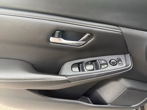 Used 2023 Nissan Sentra SV FWD image 18