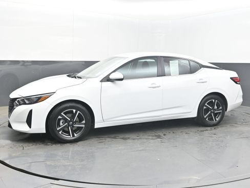 Used 2025 Nissan Sentra SV FWD image 4