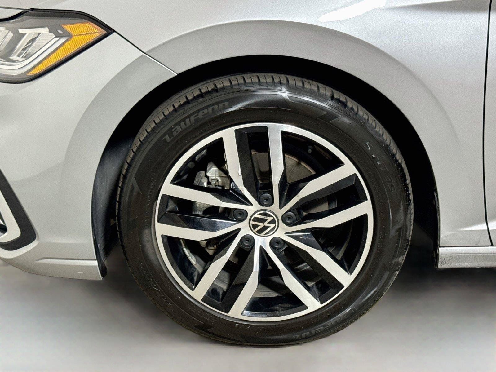 Used 2025 Volkswagen Jetta SE FWD image 29