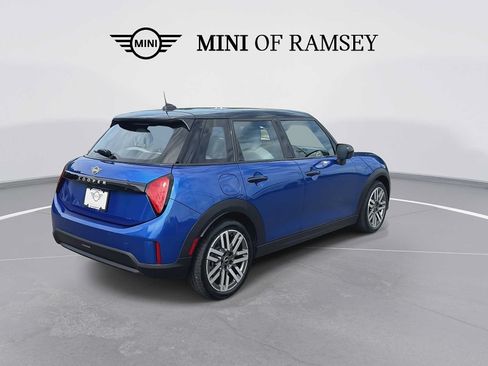 Used 2026 MINI Cooper 4-Door Hardtop FWD image 8