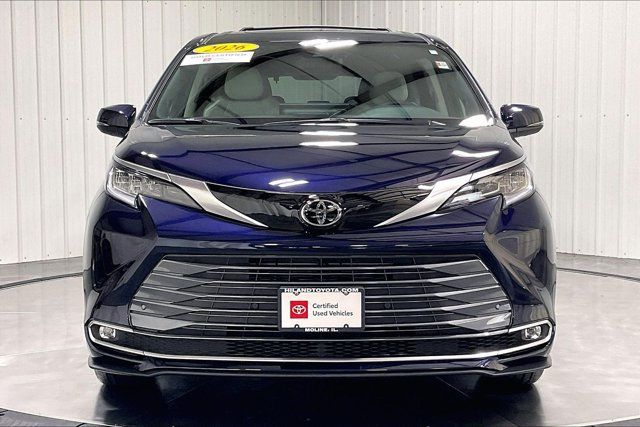 Used 2026 Toyota Sienna Limited AWD/4WD image 2