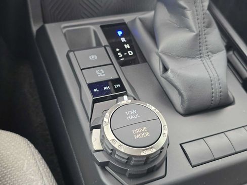 Certified 2025 Toyota 4Runner SR5 AWD/4WD image 28
