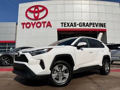 Used 2025 Toyota RAV4 XLE image 2