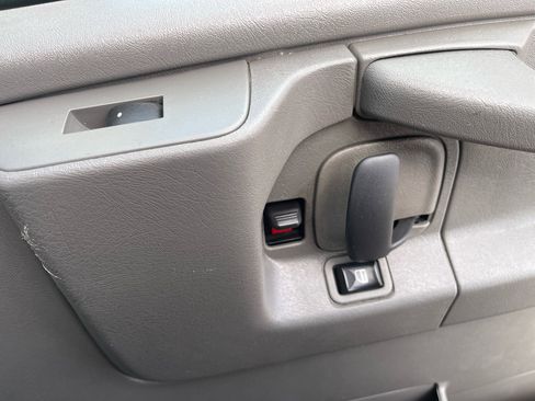 Used 2015 Chevrolet Express 2500 image 19