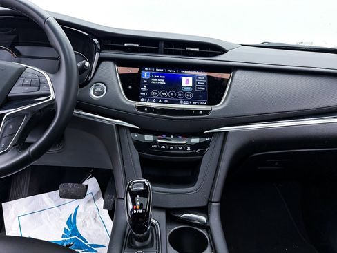 Used 2025 Cadillac XT5 Premium Luxury image 10