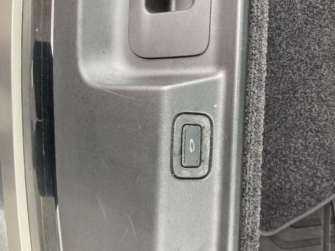 Used 2023 Land Rover Range Rover SE image 25