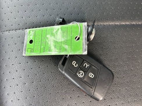 Used 2022 Volkswagen Tiguan SE image 29