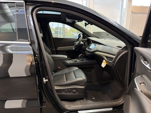 Used 2023 Cadillac XT4 Premium Luxury FWD image 37