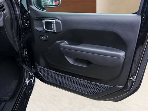 Used 2025 Jeep Wrangler Sport S image 27