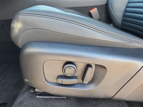 Used 2024 Land Rover Discovery Sport S image 11