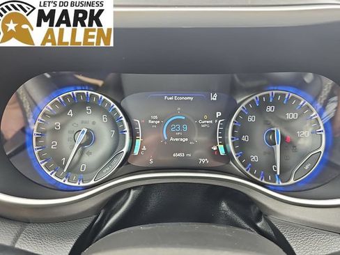 Used 2024 Chrysler Pacifica Touring-L FWD image 11