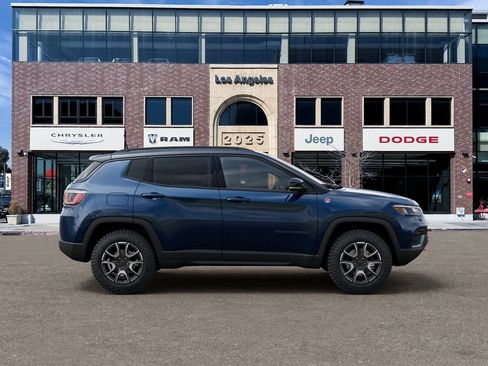 New 2026 Jeep Compass Trailhawk w/ Sun, Sound & Navigation Group AWD/4WD image 21