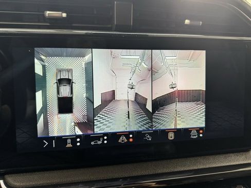 Used 2024 GMC Sierra 2500 AT4 image 18