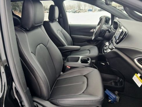 New 2026 Chrysler Pacifica Select image 29