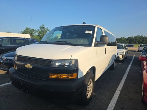 Used 2024 Chevrolet Express 3500 LS RWD image 5