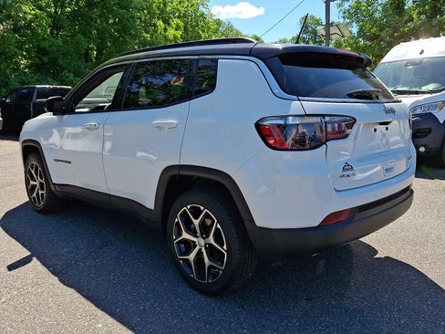 Used 2024 Jeep Compass Limited AWD/4WD image 5