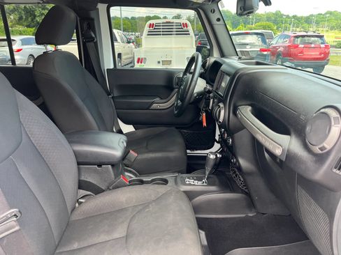 Used 2015 Jeep Wrangler Unlimited Sport w/ Quick Order Package 24S AWD/4WD image 12