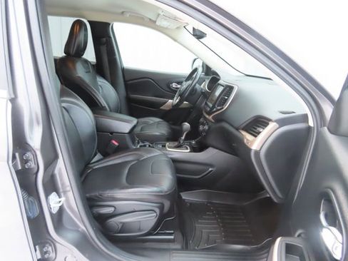 Used 2018 Jeep Cherokee Limited w/ Technology Group image 26