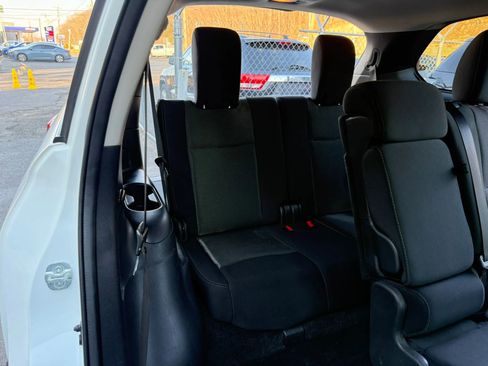 Used 2018 Nissan Pathfinder SV w/ SV Tech Package image 17