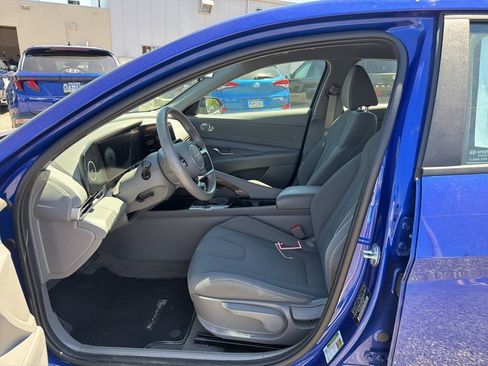 Used 2023 Hyundai Elantra SEL w/ Convenience Package FWD image 12