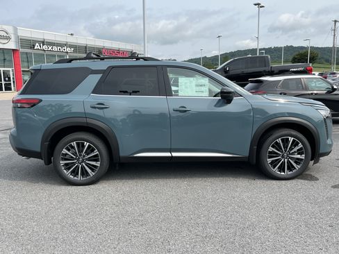 New 2026 Nissan Pathfinder Platinum AWD/4WD image 2