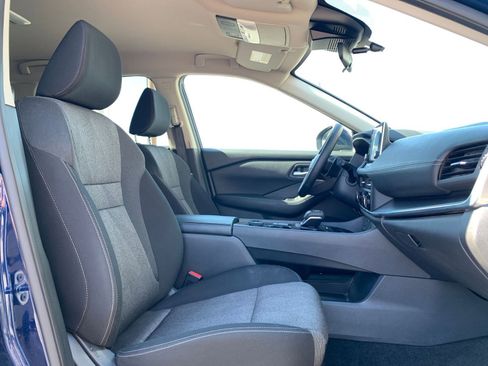 Used 2025 Nissan Rogue SV image 38