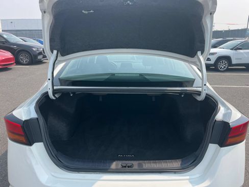 Used 2025 Nissan Altima 2.5 SV FWD image 31